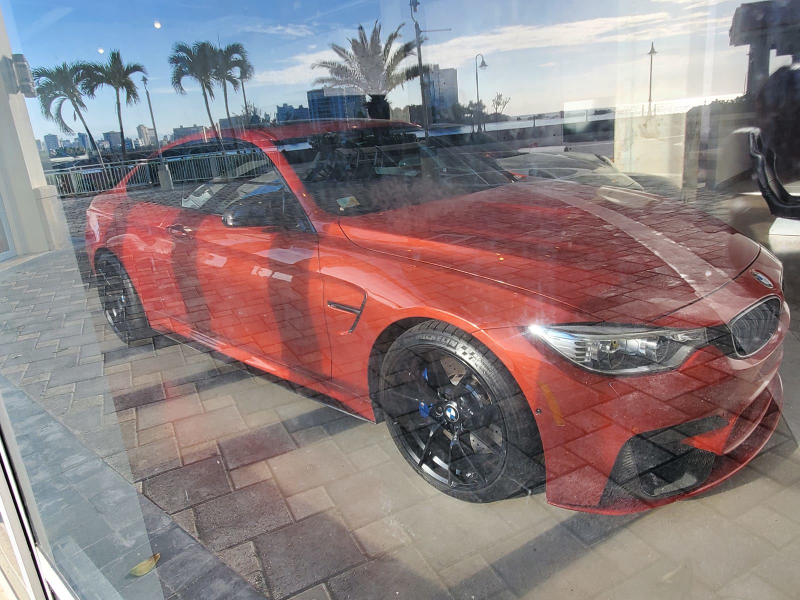 Carros lujosos - dealer - Foto NotiUno 2 - junio 29 2020